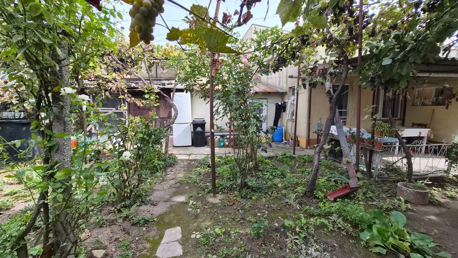 Casă individuală cu 3 camere cu Canalizare în Faleza Nord