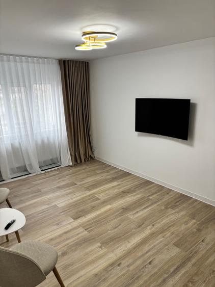 Apartament cu 2 camere decomandat în Micro 17
