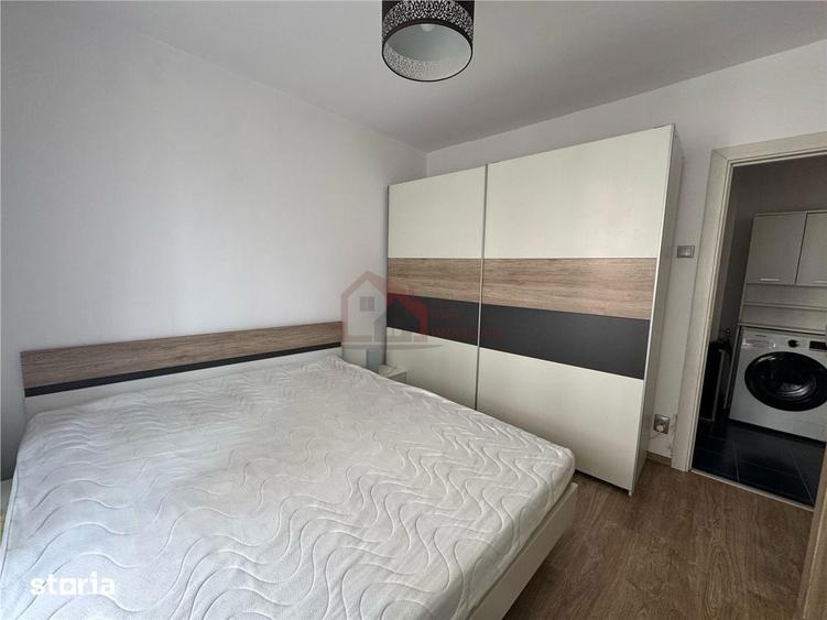 Apartament cu 2 camere semidecomandat, mobilat în Tei