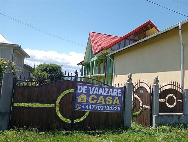 Casă individuală cu 4 camere cu Teren 5000 Mp în Vadu Moldovei
