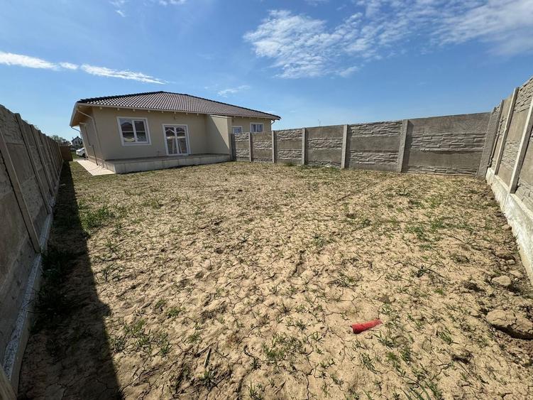 Duplex cu 3 camere cu Canalizare în Moșnița Nouă