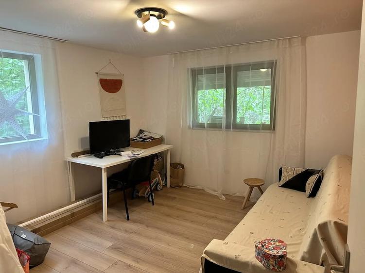 Casă cu 5 camere cu Teren 3090 Mp în Drajna
