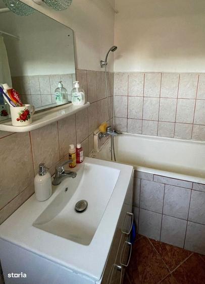 Apartament cu 4 camere decomandat, mobilat în Păcurari