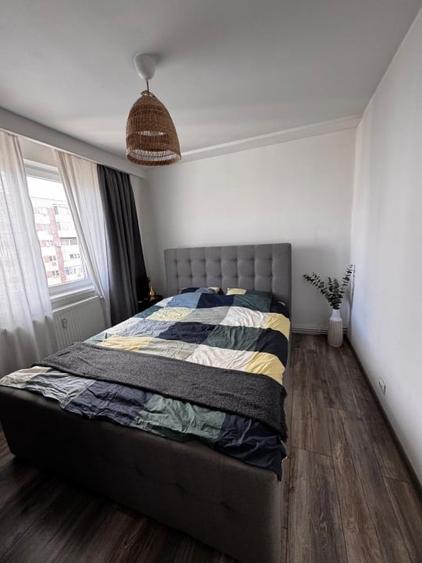 Apartament cu 3 camere semidecomandat, mobilat în Gorjului