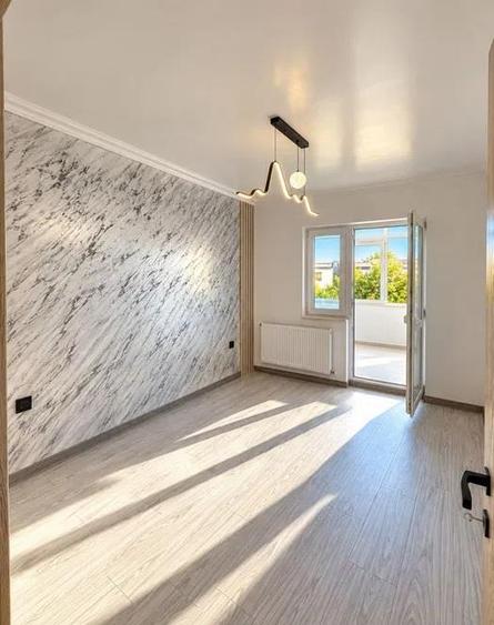 Apartament cu 4 camere decomandat în Apollo