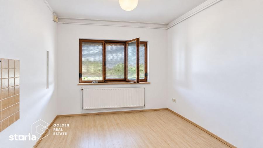 Apartament cu 4 camere decomandat în Pârneava