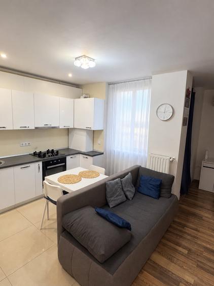 Apartament cu 2 camere semidecomandat, mobilat în Aradului