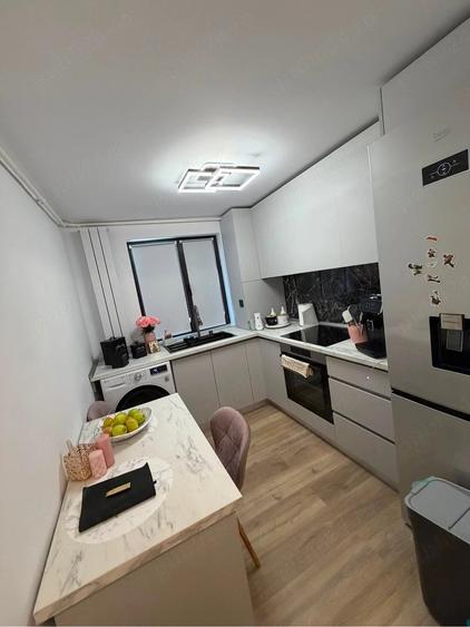 Apartament cu 3 camere semidecomandat în Central