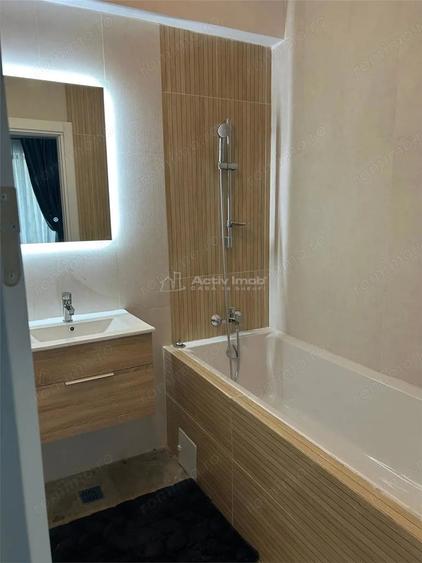 Apartament cu 2 camere decomandat, mobilat în Central