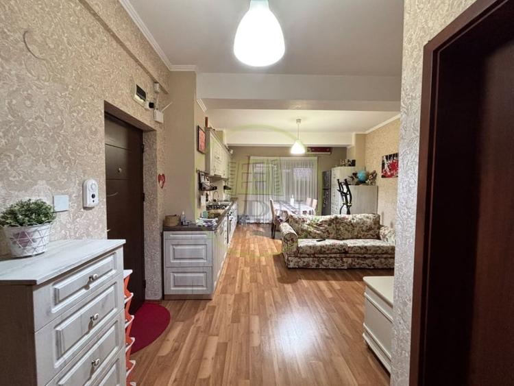 Apartament cu 3 camere decomandat, mobilat în Brestei