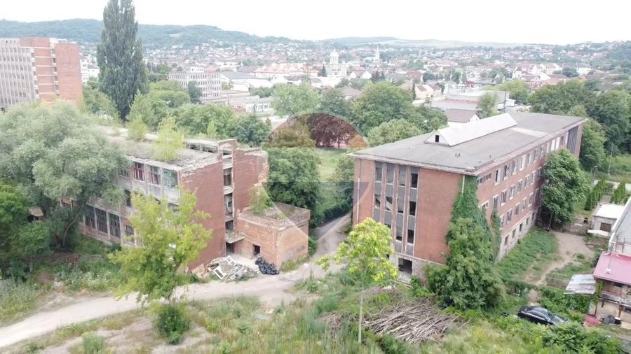 Proprietate specială, de 2,450 mp, în Sud-Vest
