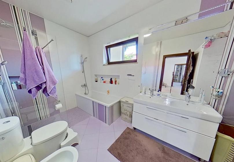 Casă individuală cu 5 camere cu Canalizare în Bucureștii Noi