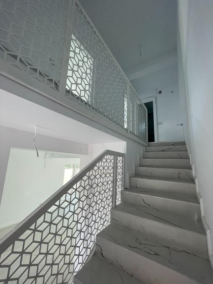 Duplex cu 4 camere cu Canalizare în Central