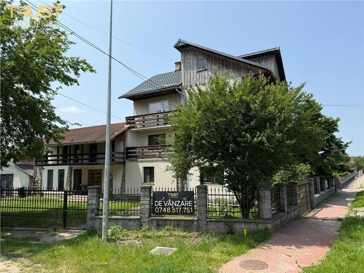 Apartament cu 9 camere semidecomandat în Central