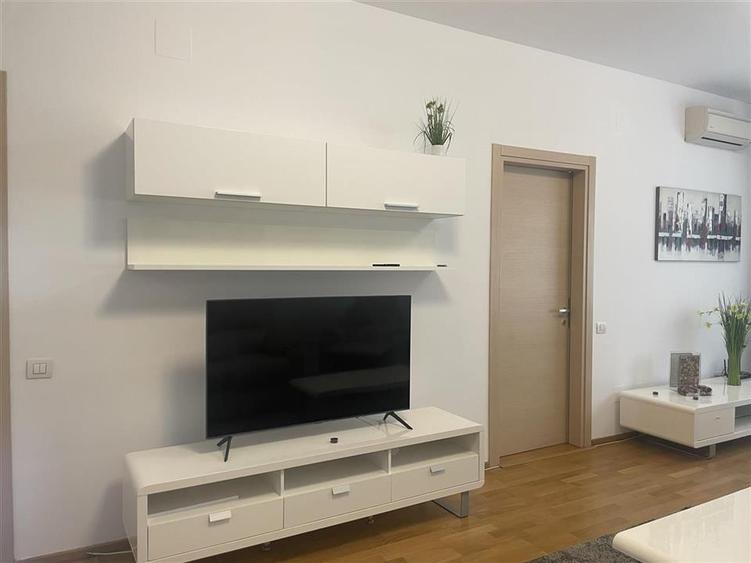 Apartament cu 3 camere decomandat, mobilat în Nordului