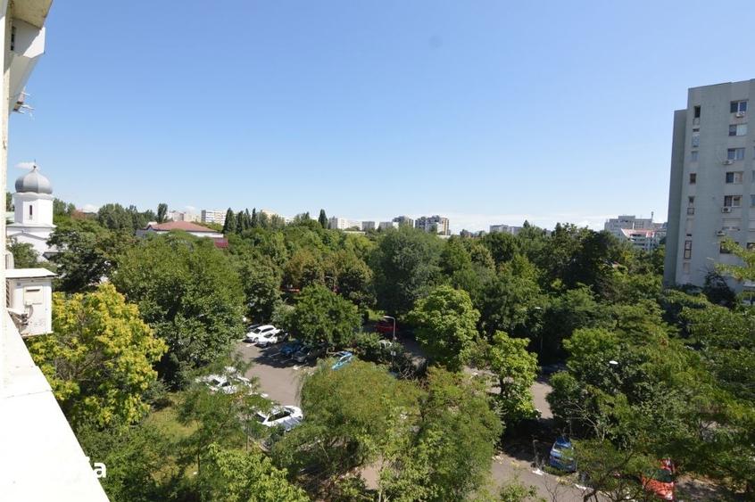 Apartament cu 2 camere decomandat în Titan