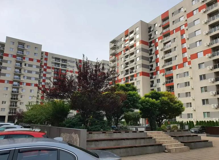 Apartament cu 3 camere semidecomandat în Militari