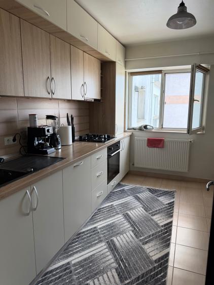 Apartament cu 3 camere decomandat în Exterior Vest