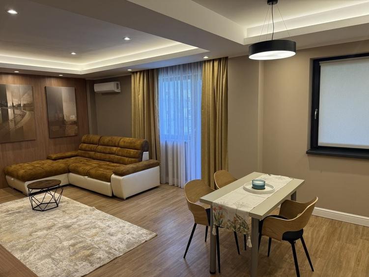 Apartament cu 3 camere în Palazu Mare