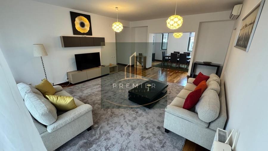 Apartament cu 4 camere decomandat în Herăstrău