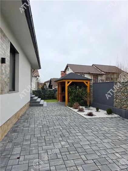 Casă individuală cu 4 camere cu Canalizare în Șelimbăr