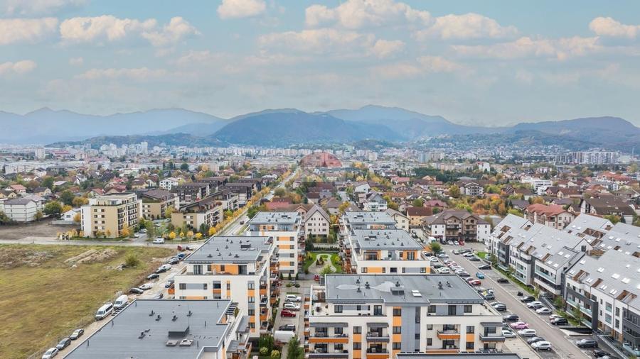 Apartament cu 3 camere decomandat, mobilat în Tractorul