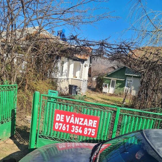 Casă cu Teren 1200 Mp în Izvoarele
