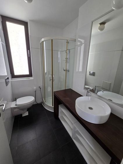 Apartament cu 4 camere decomandat în Herăstrău