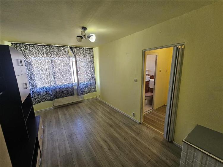 Apartament cu 2 camere semidecomandat, mobilat în Micro III