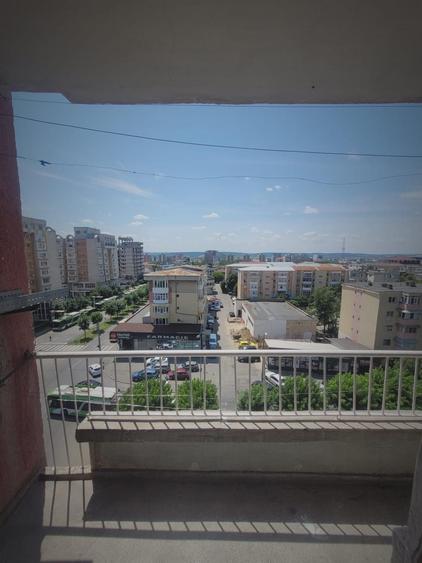 Apartament cu 3 camere decomandat în Craiovița Nouă
