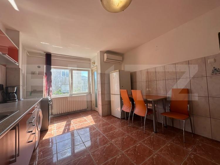 Apartament cu 2 camere decomandat, mobilat în Piața Centrală