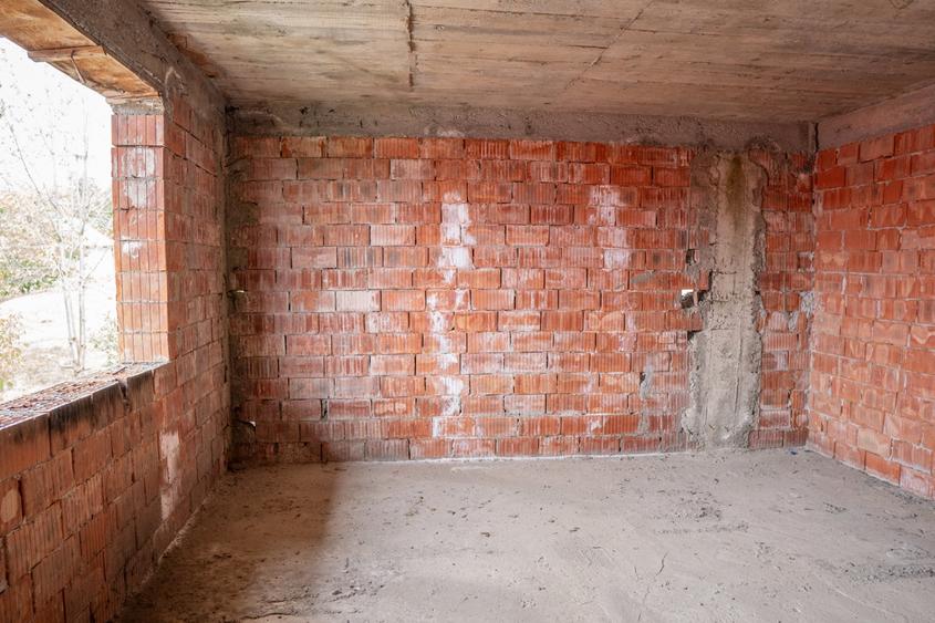 Casă individuală cu 8 camere cu Teren 595 Mp în Grigoreni