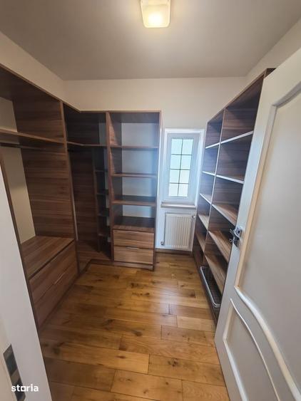 Casă cu 4 camere cu Teren 3000 Mp în Central