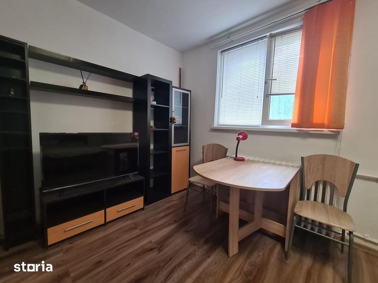 Garsonieră decomandată, mobilată în Tei