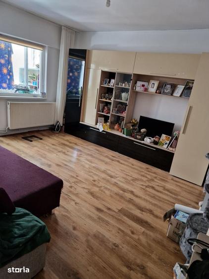 Apartament cu 4 camere decomandat în Ostroveni