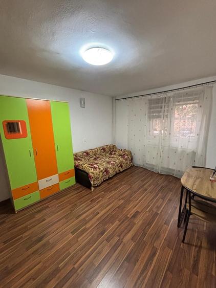 Apartament cu 2 camere semidecomandat în Gorjului