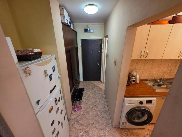 Garsonieră decomandată în Titan