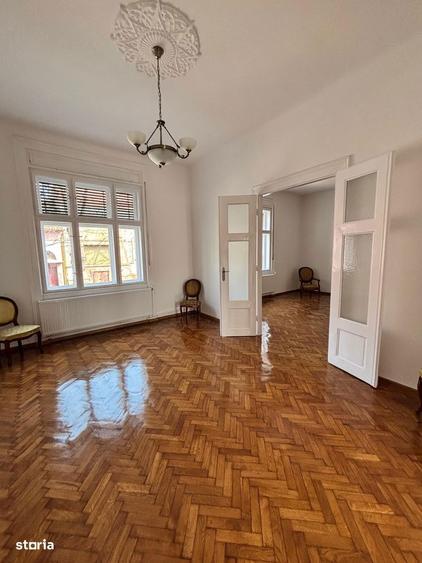 Casă cu 4 camere cu Teren 334 Mp în Central