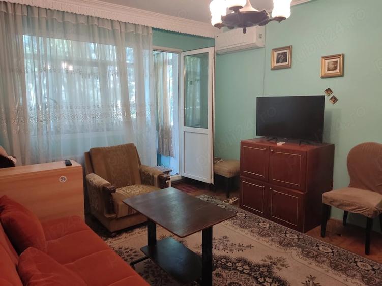 Apartament cu 2 camere semidecomandat în Podul de Piatră