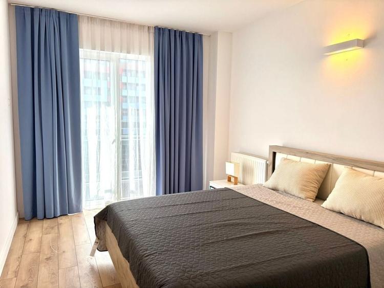 Apartament cu 5 camere semidecomandat, mobilat în Bună Ziua