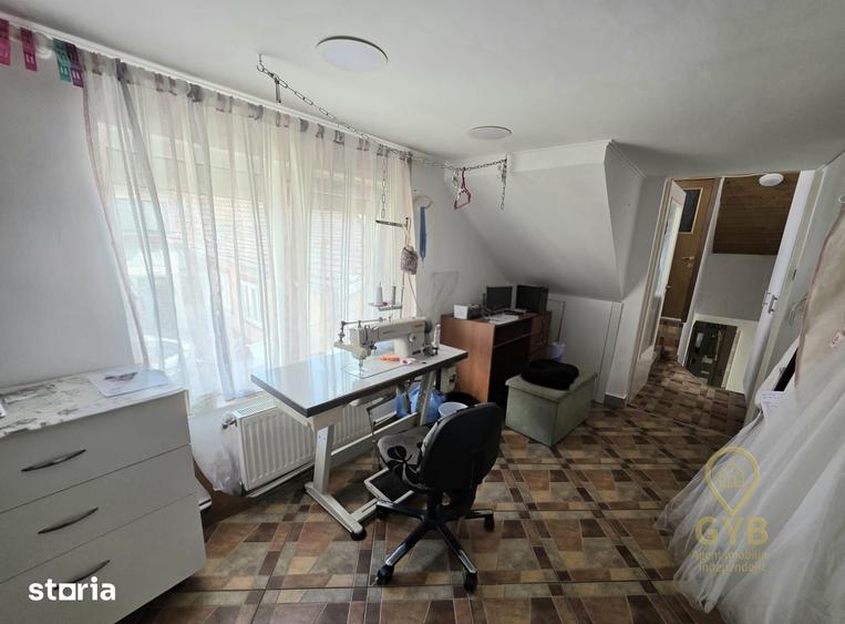Casă cu 5 camere cu Teren 119 Mp în Girișu de Criș