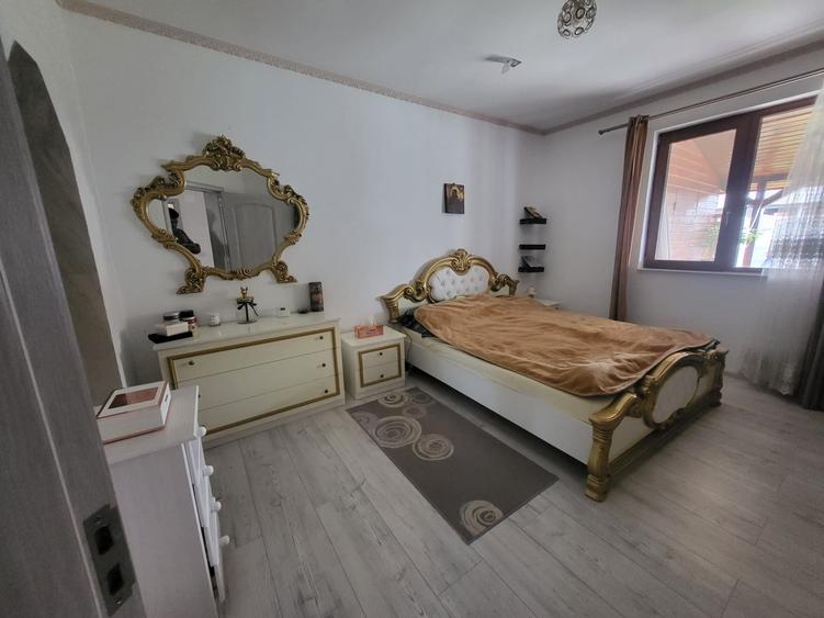 Duplex cu 4 camere cu Canalizare în Ghiroda