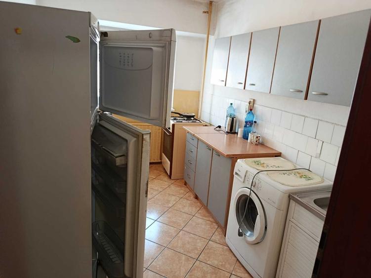 Apartament cu 3 camere decomandat în Obor
