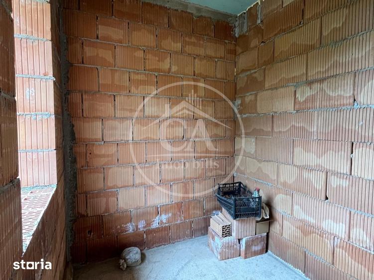 Casă cu 4 camere decomandat cu Teren 2776 Mp în Vadu Crișului