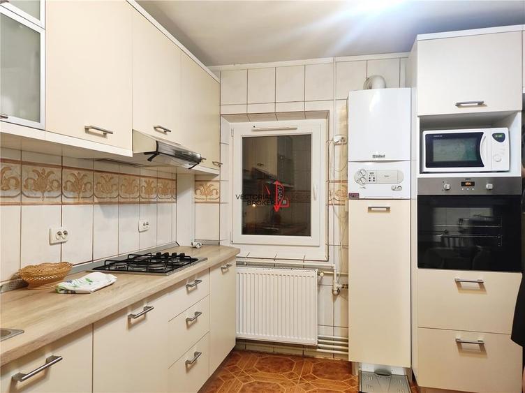 Apartament cu 3 camere decomandat, mobilat în Doamna Ghica