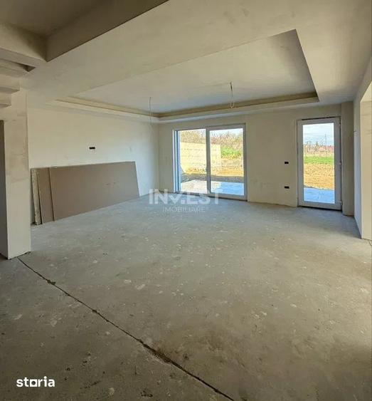 Casă cu 5 camere cu Teren 700 Mp în Bucium