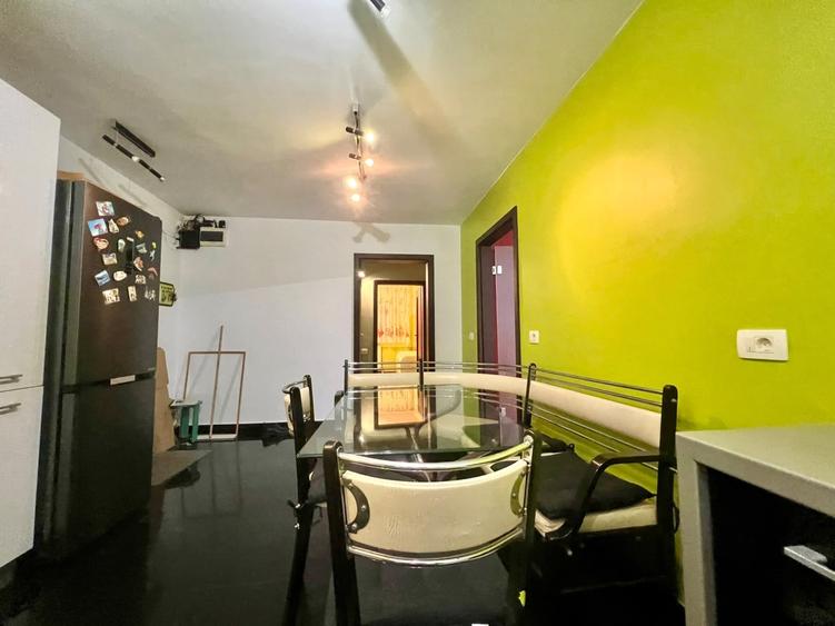 Apartament cu 3 camere decomandat, mobilat în Lunei