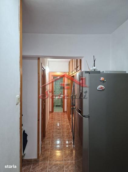 Apartament cu 3 camere decomandat în Central