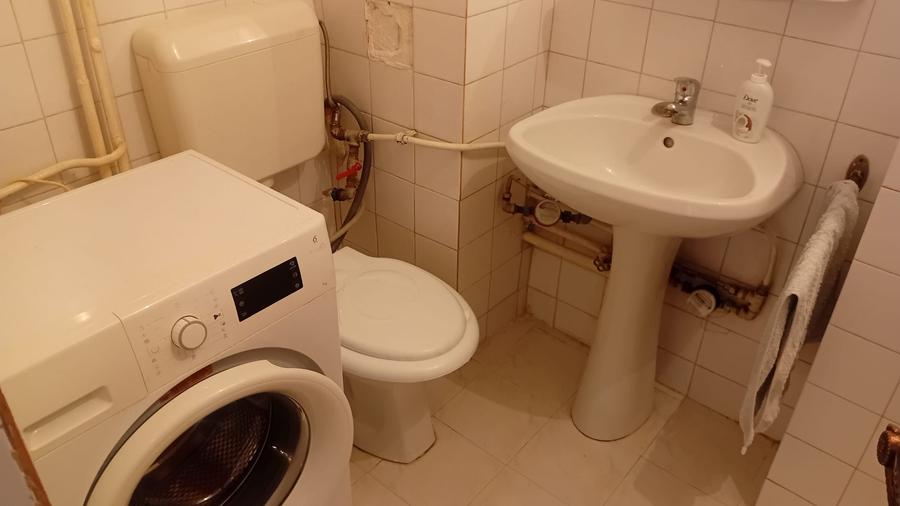 Apartament cu 3 camere decomandat, mobilat în Central