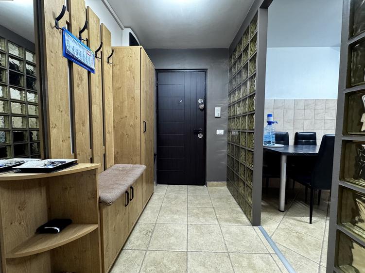 Apartament cu 4 camere decomandat, mobilat în Lipovei